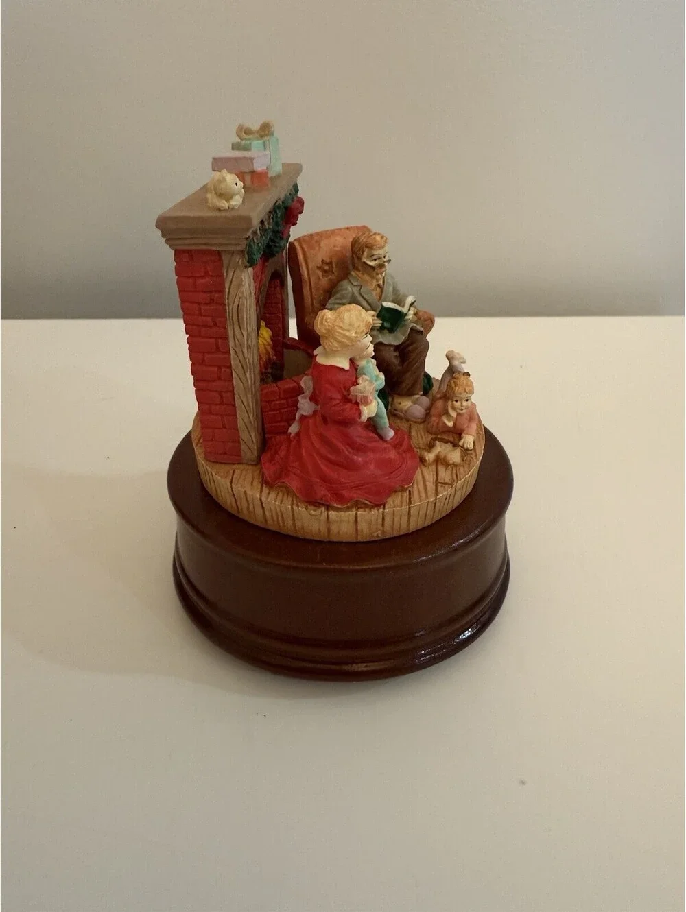 VTG Musical Christmas Scenes Holiday Decor ~Plays White Christmas~ Family #37285